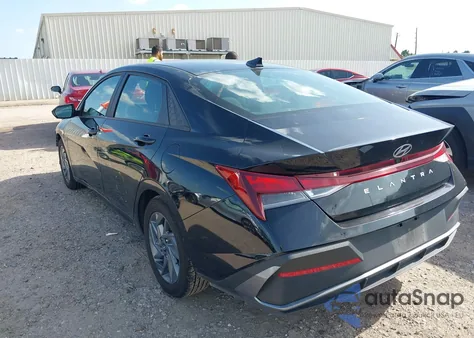2024 Hyundai Elantra Sel z USA, uszkodzony, nr VIN KMHLM4DG3RU636204